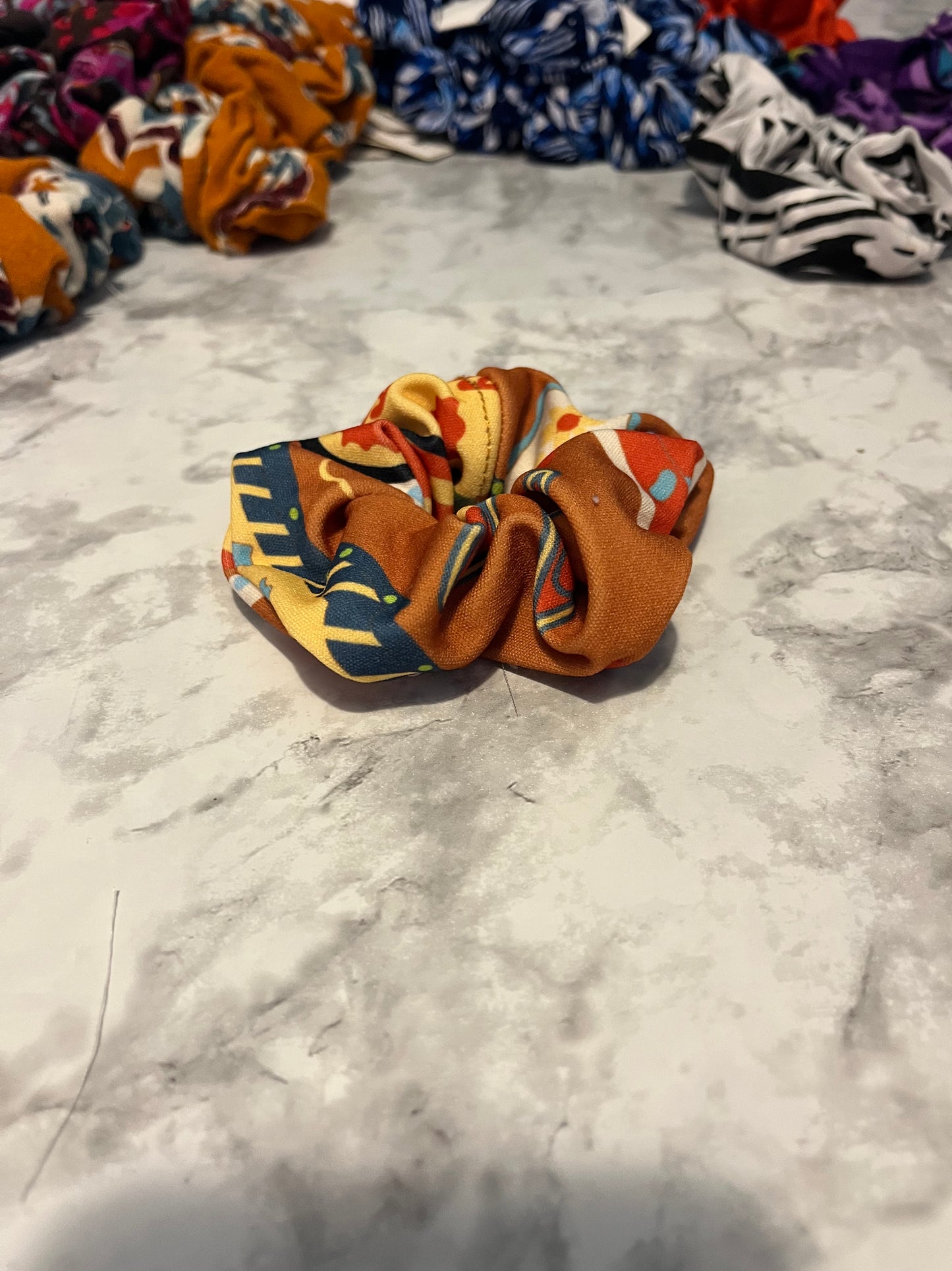 Multicolored 70s Look Mini Scrunchie